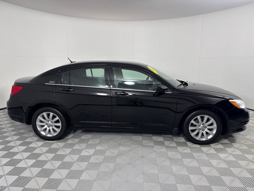 2012 Chrysler 200 Image 4