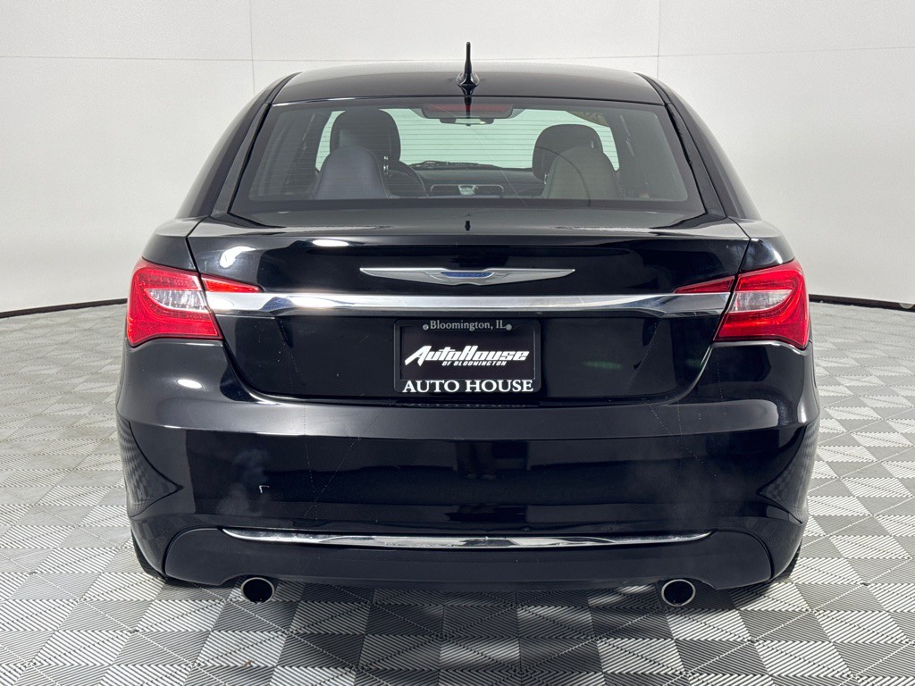 2012 Chrysler 200 Image 5