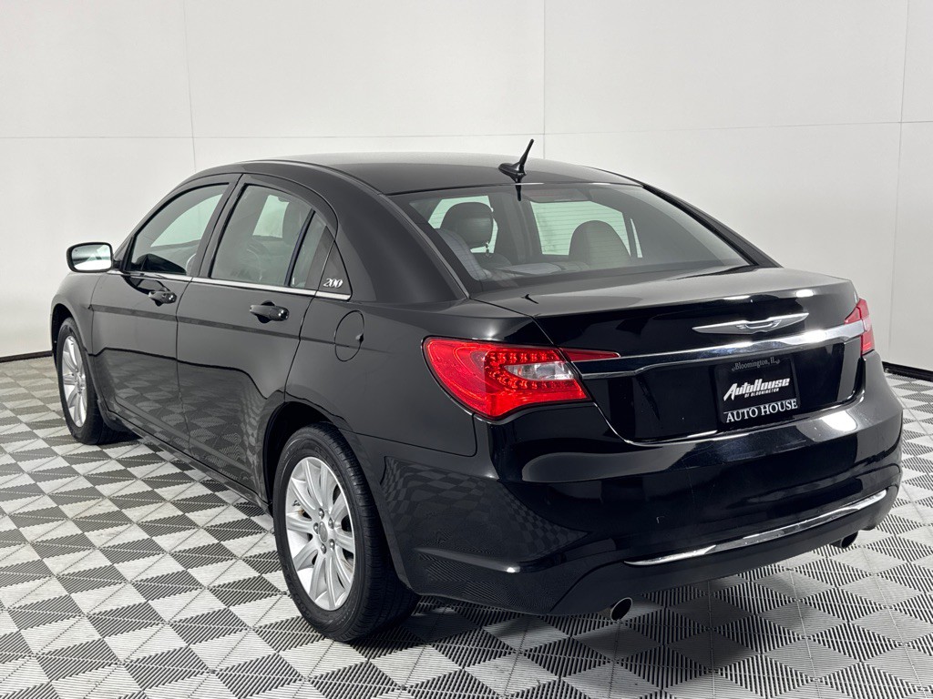 2012 Chrysler 200 Image 6