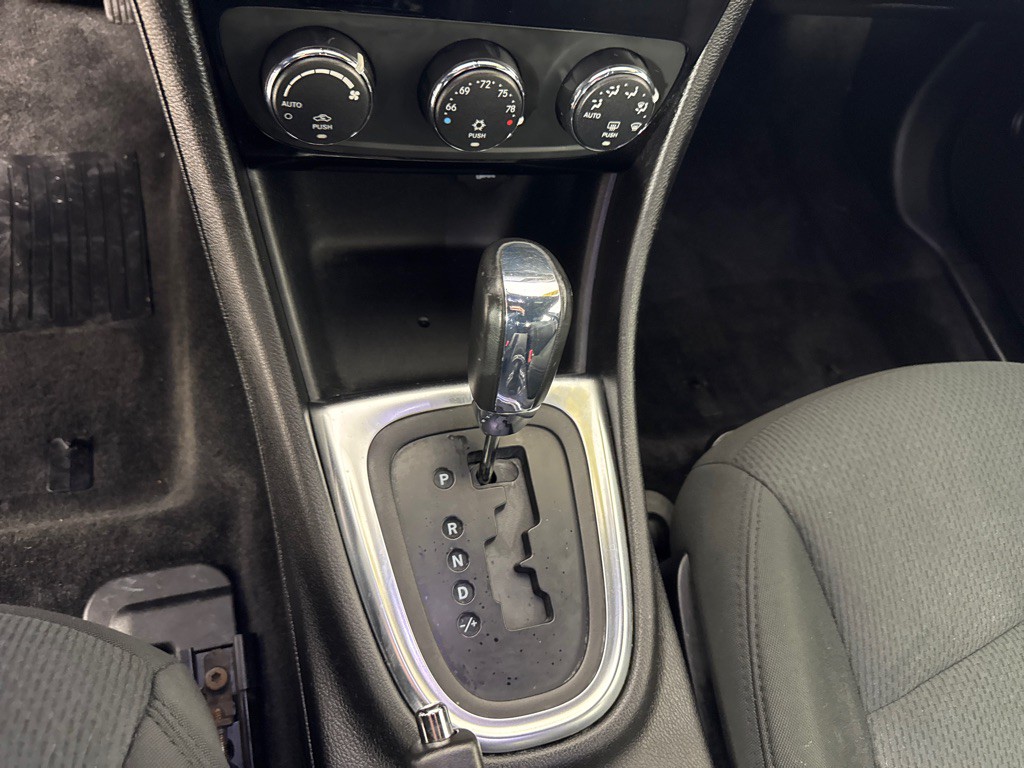 2012 Chrysler 200 Image 14