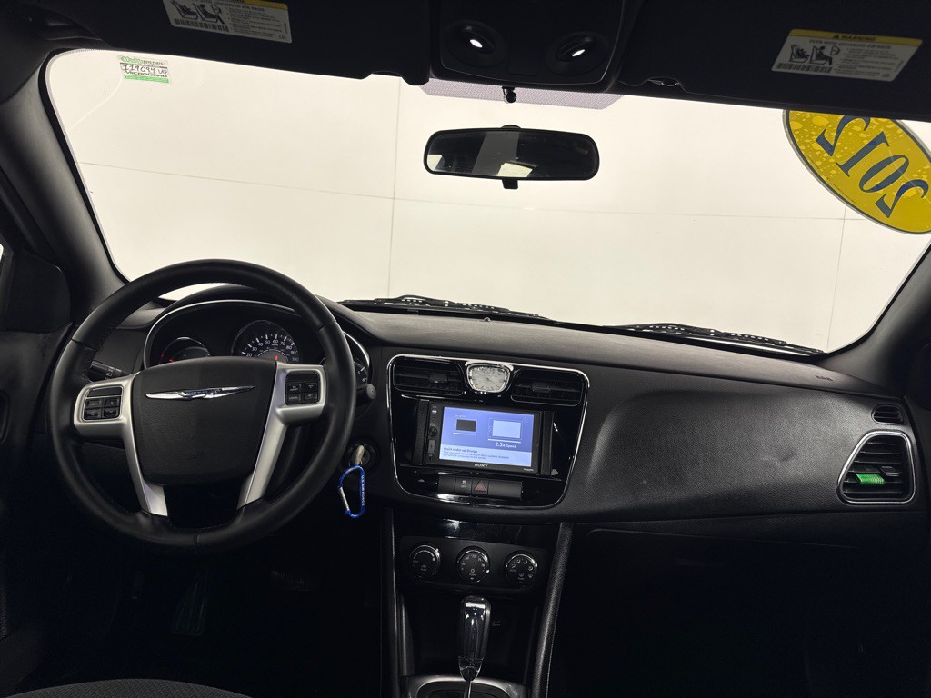 2012 Chrysler 200 Image 21
