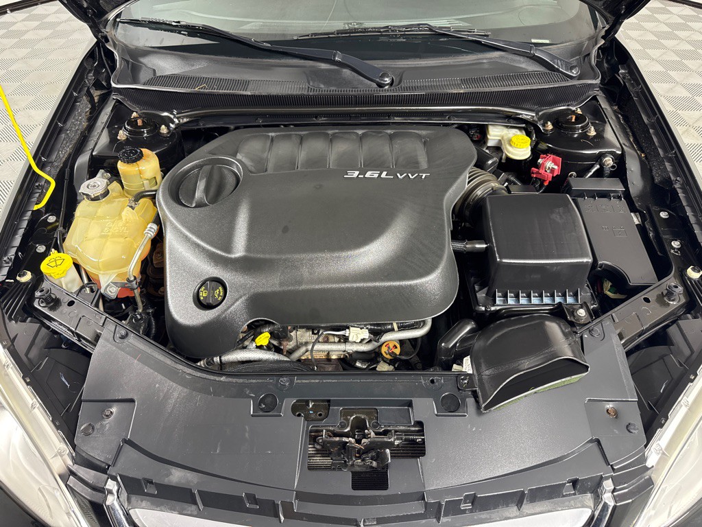 2012 Chrysler 200 Image 22