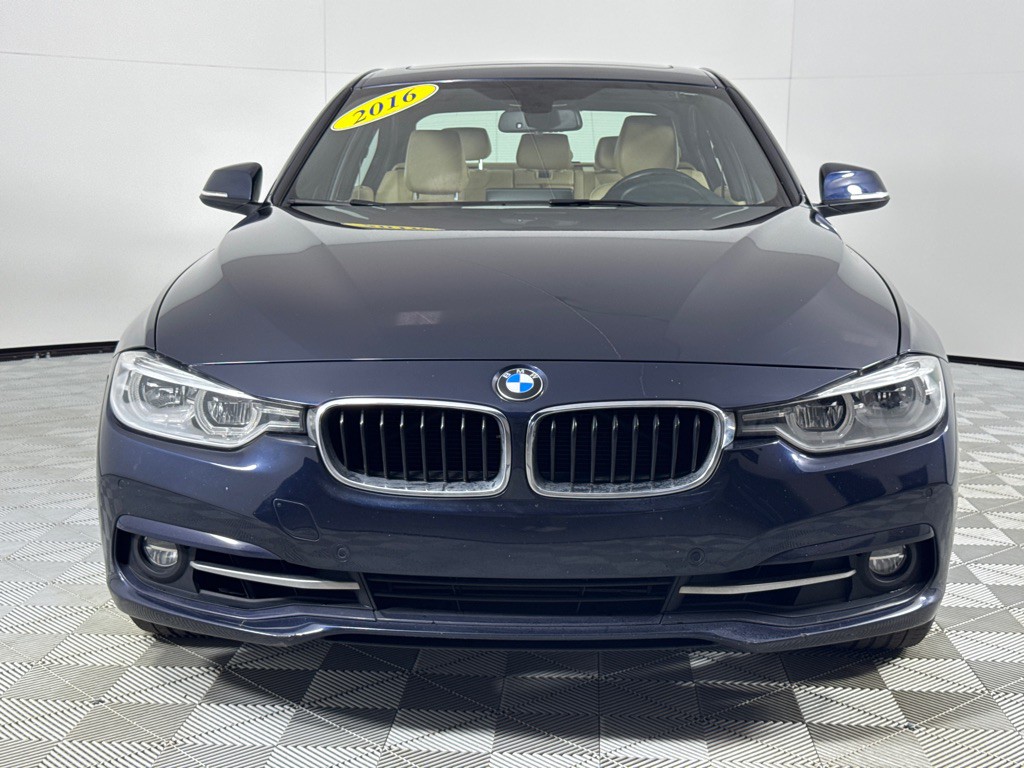 2016 BMW 3 Series Image 11