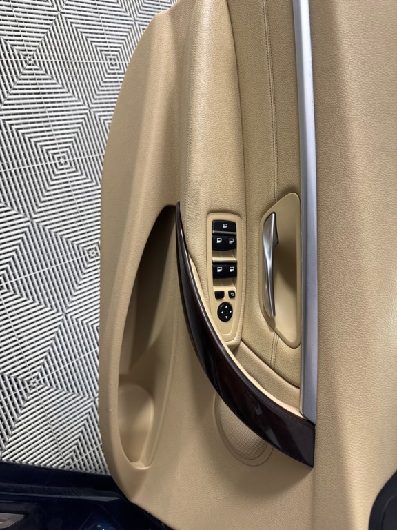 2016 BMW 3 Series Image 12