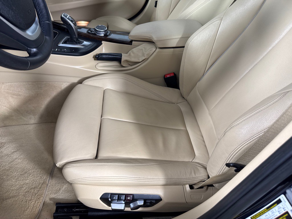 2016 BMW 3 Series Image 13