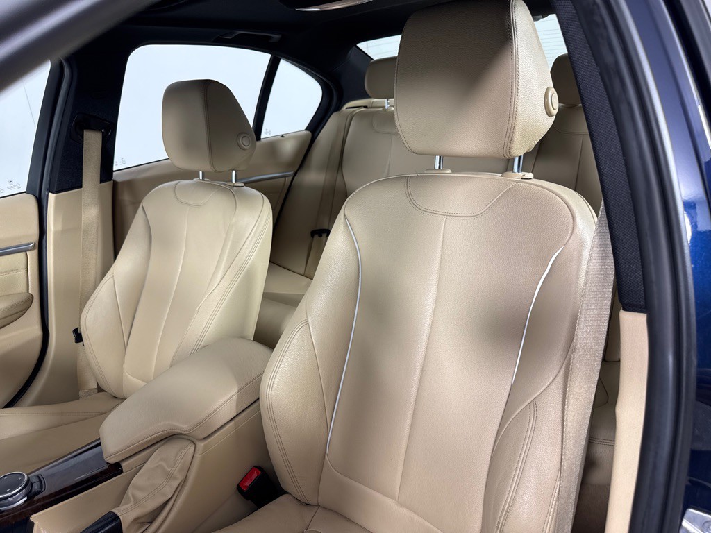 2016 BMW 3 Series Image 14