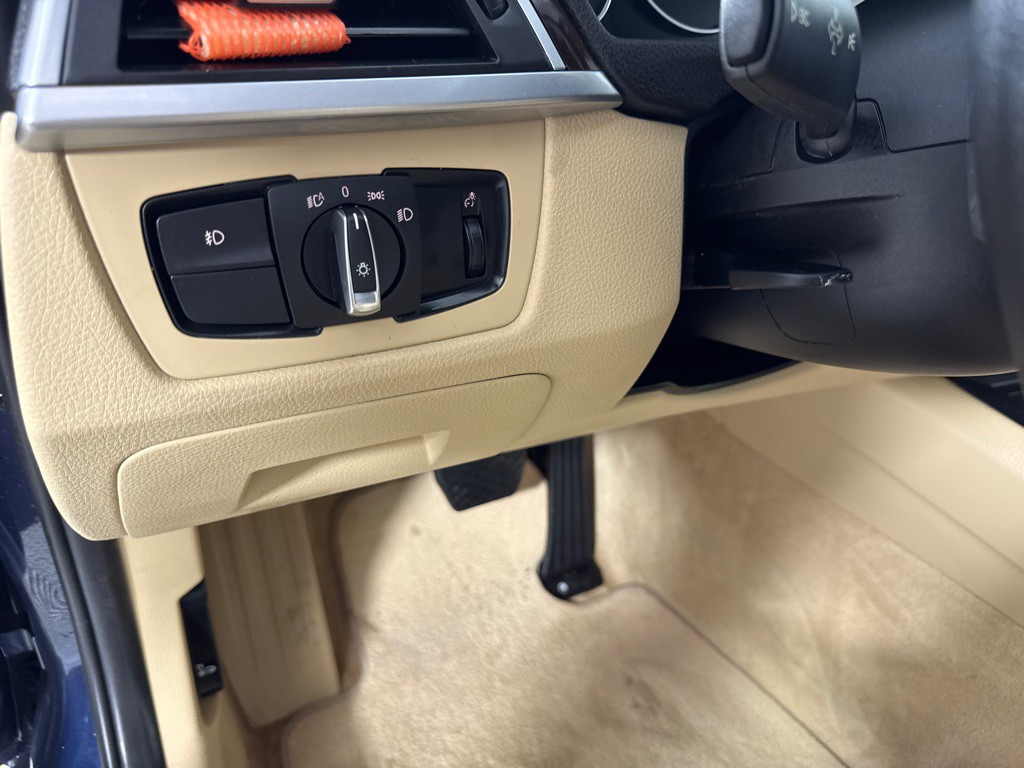 2016 BMW 3 Series Image 16