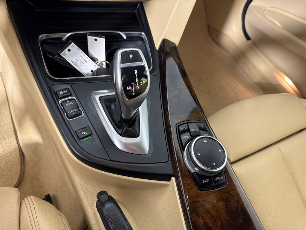 2016 BMW 3 Series Image 21