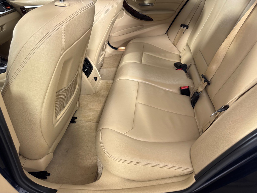 2016 BMW 3 Series Image 22