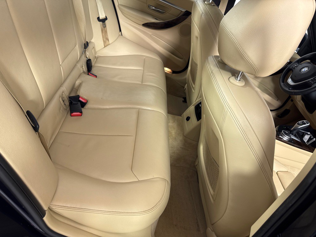 2016 BMW 3 Series Image 24