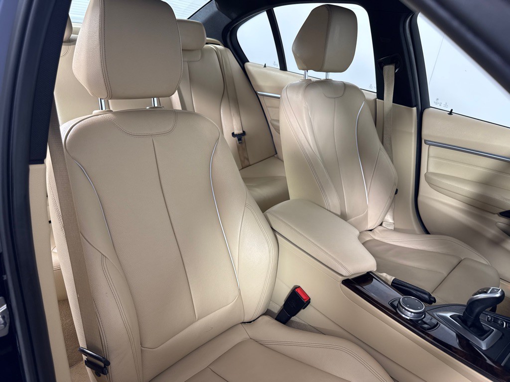 2016 BMW 3 Series Image 27