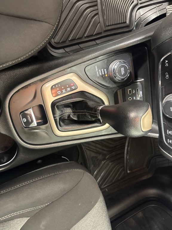 2014 Jeep Cherokee Image 16