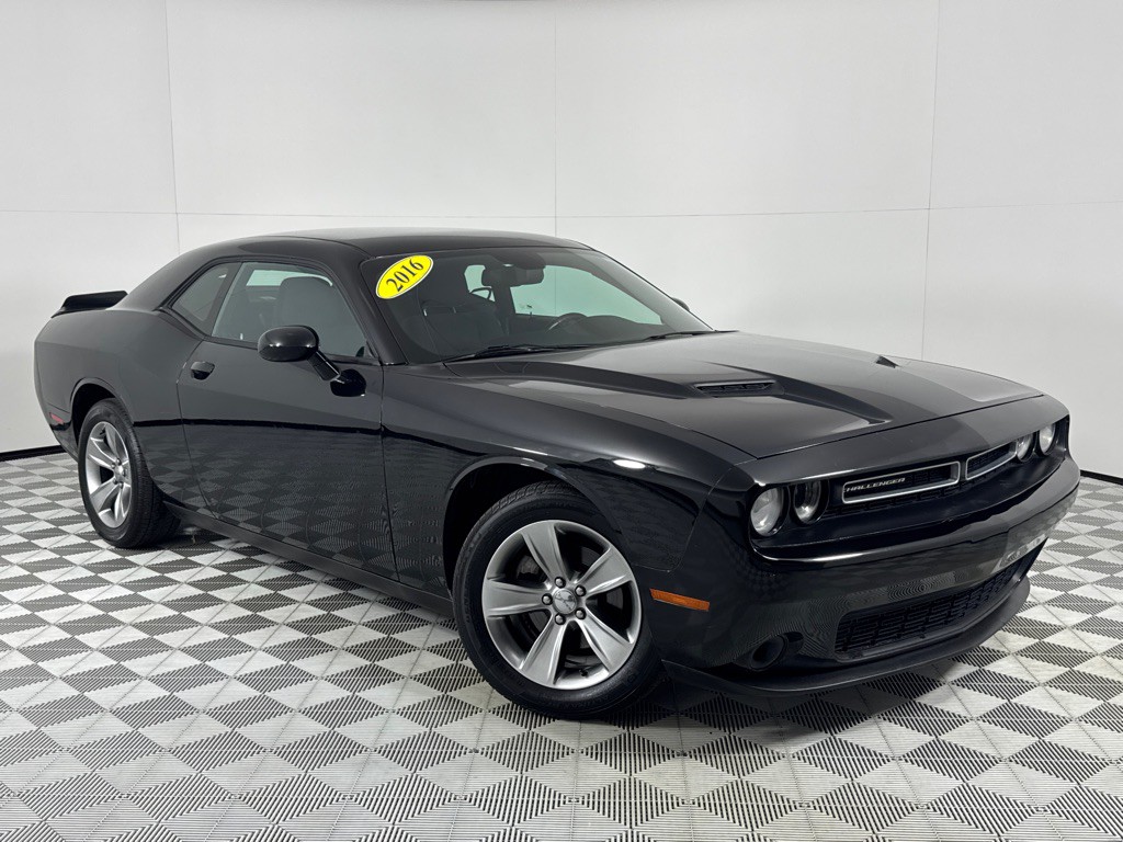 2016 Dodge Challenger Image 2