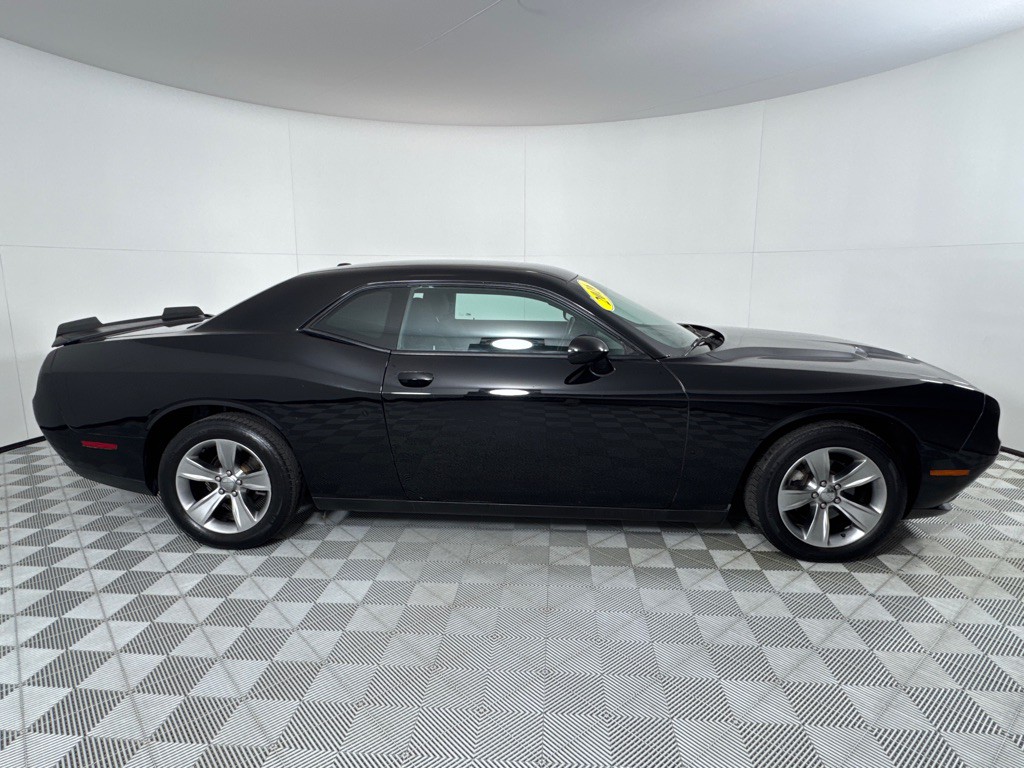 2016 Dodge Challenger Image 4