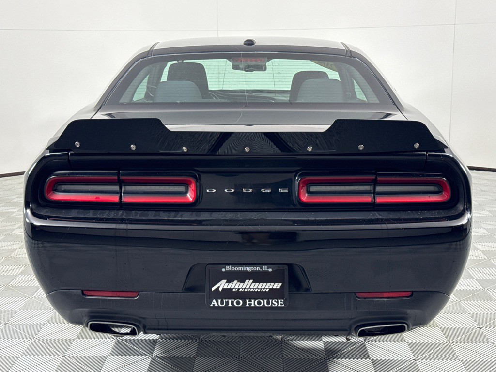 2016 Dodge Challenger Image 6