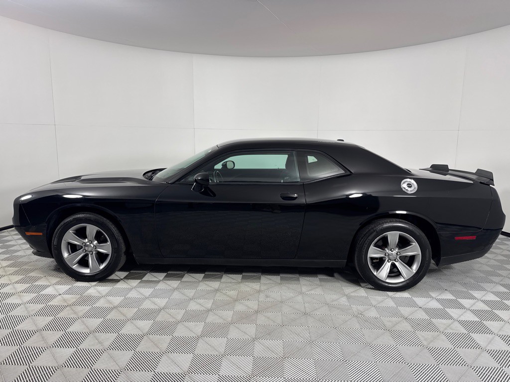 2016 Dodge Challenger Image 8