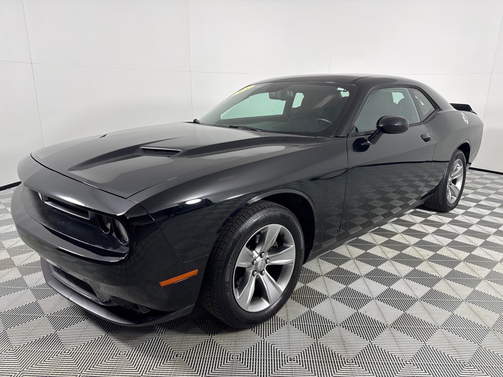 2016 Dodge Challenger Image 9