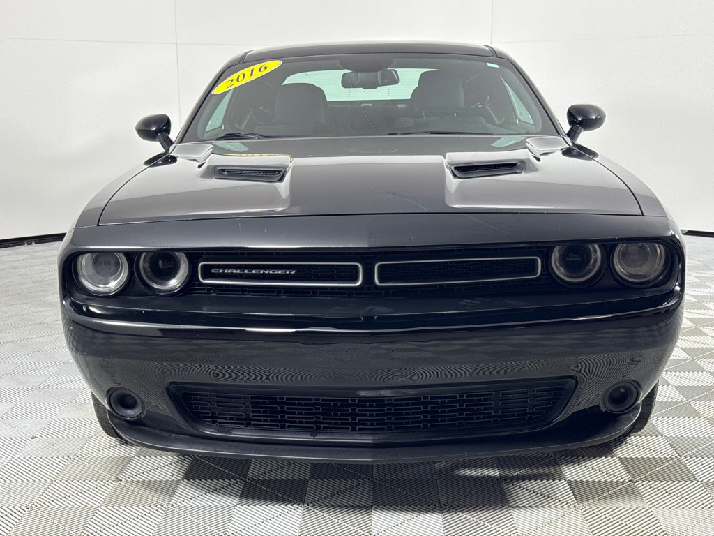 2016 Dodge Challenger Image 11