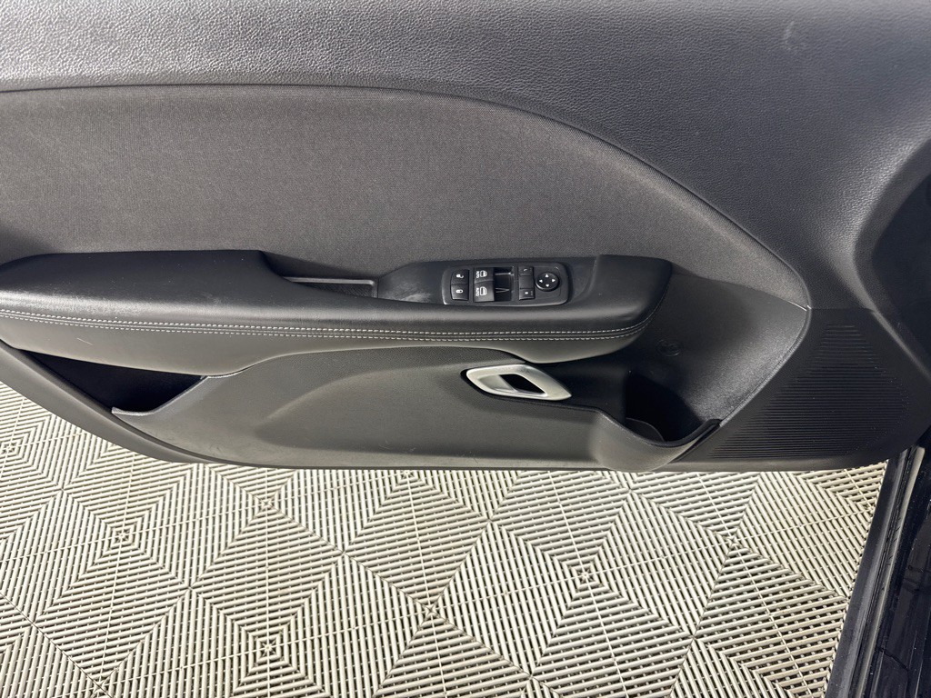 2016 Dodge Challenger Image 12