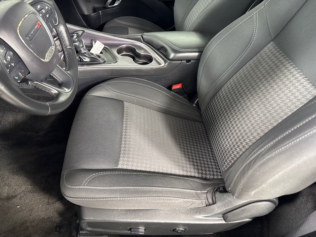 2016 Dodge Challenger Image 13