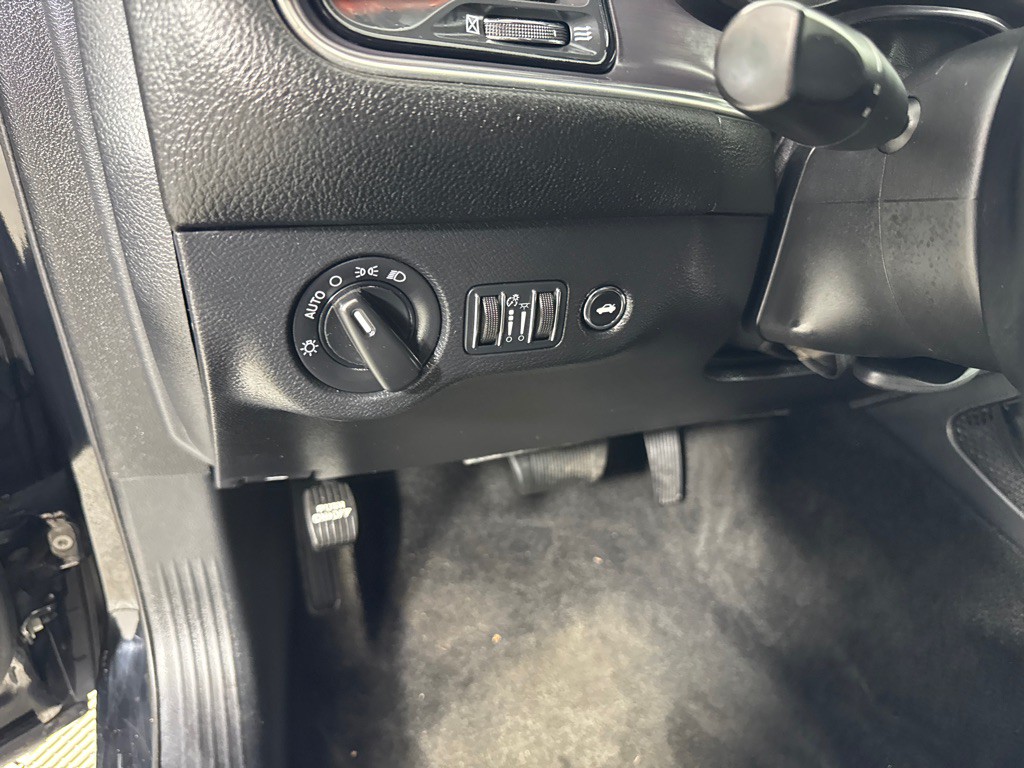 2016 Dodge Challenger Image 15