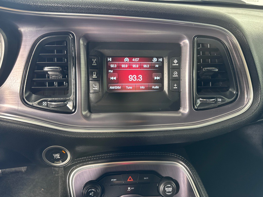 2016 Dodge Challenger Image 17