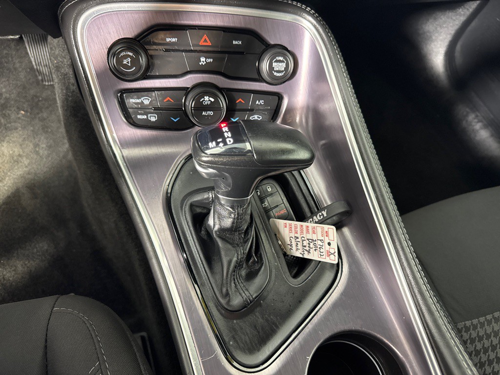 2016 Dodge Challenger Image 18