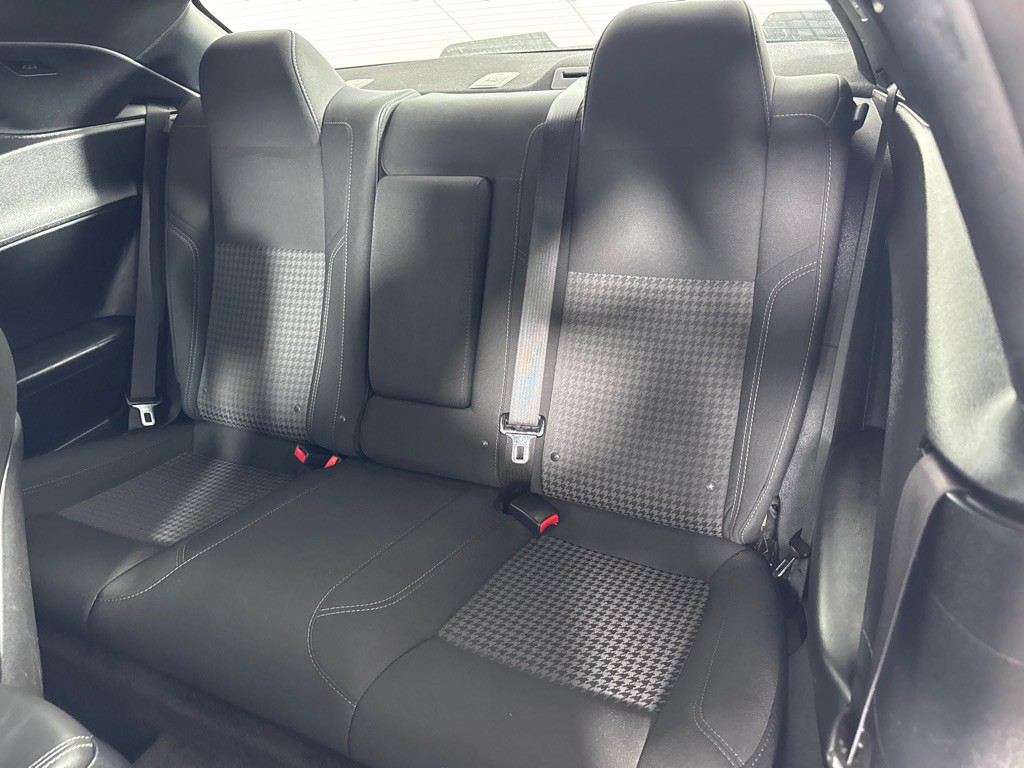 2016 Dodge Challenger Image 19