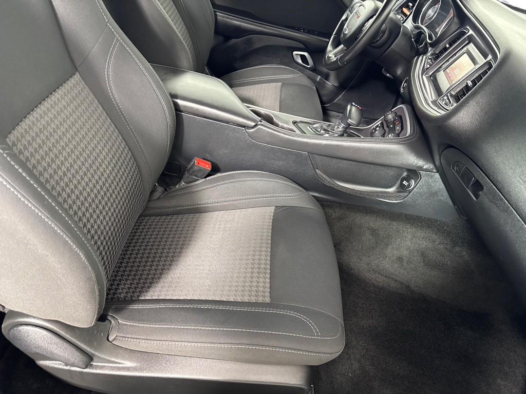 2016 Dodge Challenger Image 21