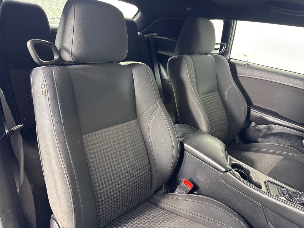 2016 Dodge Challenger Image 22