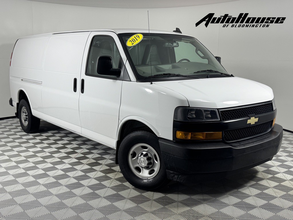 2018 Chevrolet Express Image 1