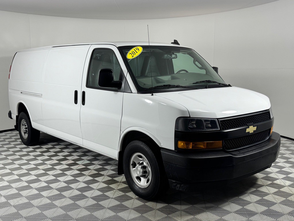 2018 Chevrolet Express Image 3