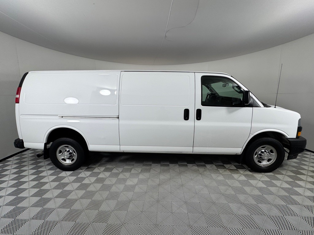 2018 Chevrolet Express Image 4