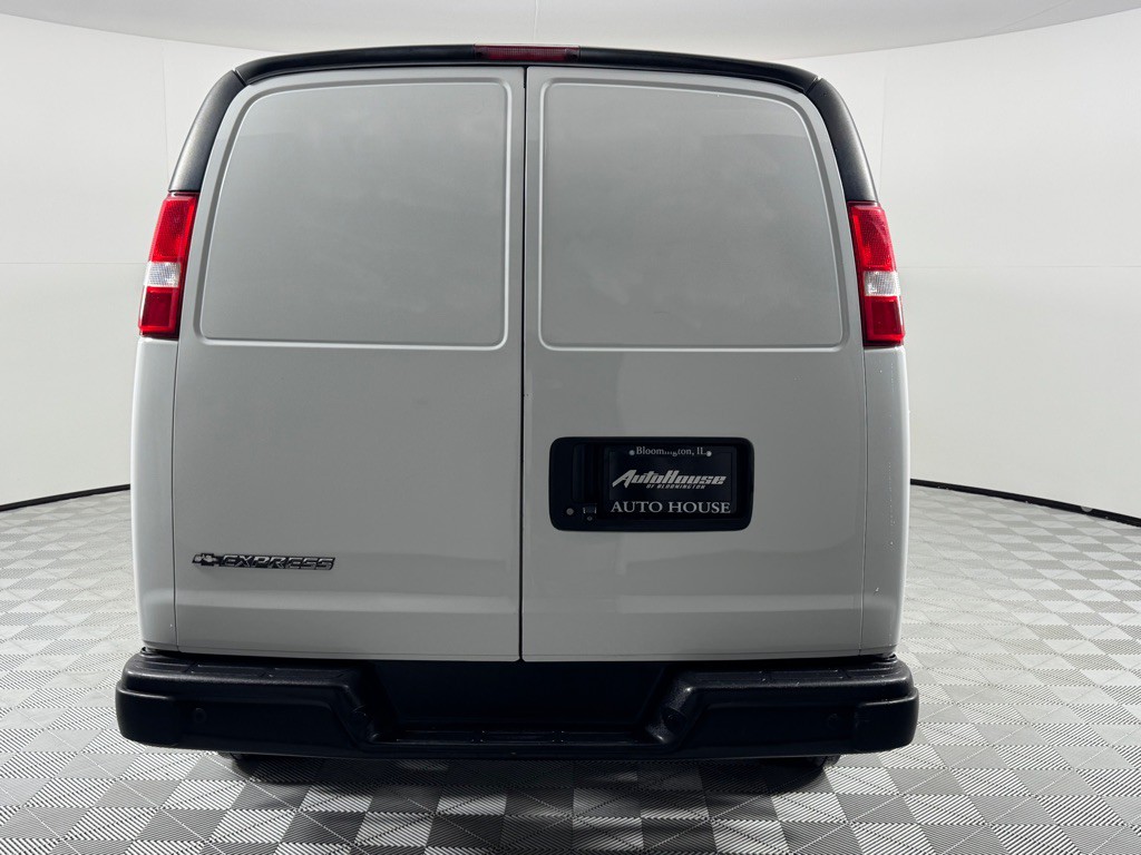 2018 Chevrolet Express Image 6
