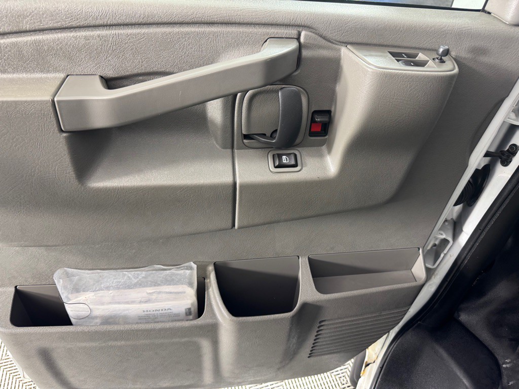 2018 Chevrolet Express Image 12