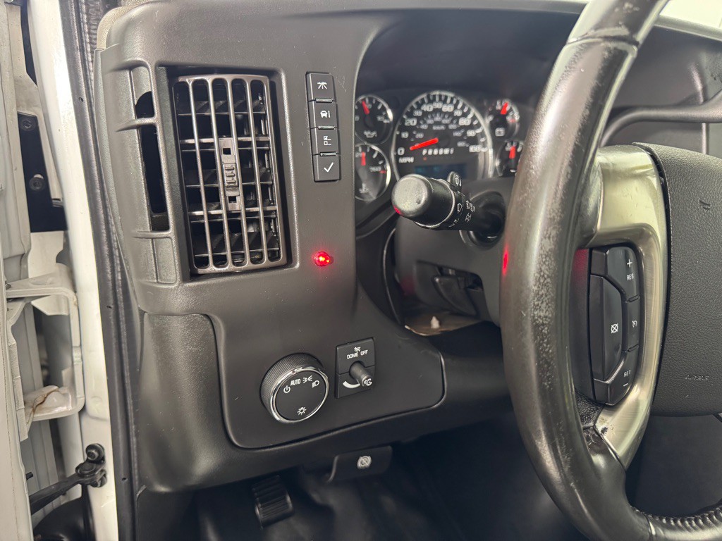 2018 Chevrolet Express Image 15