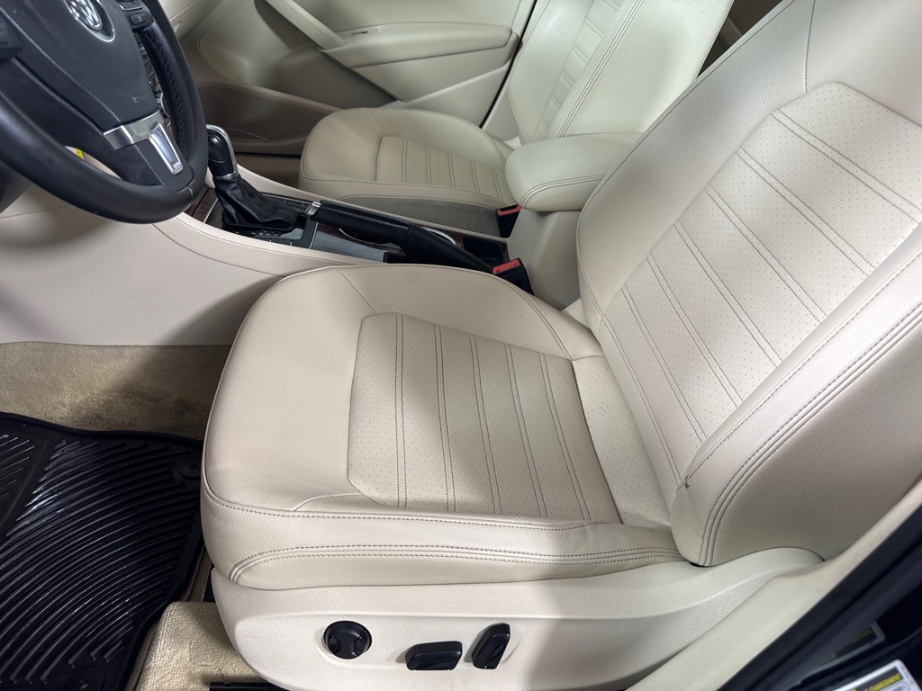 2013 Volkswagen Passat Image 10