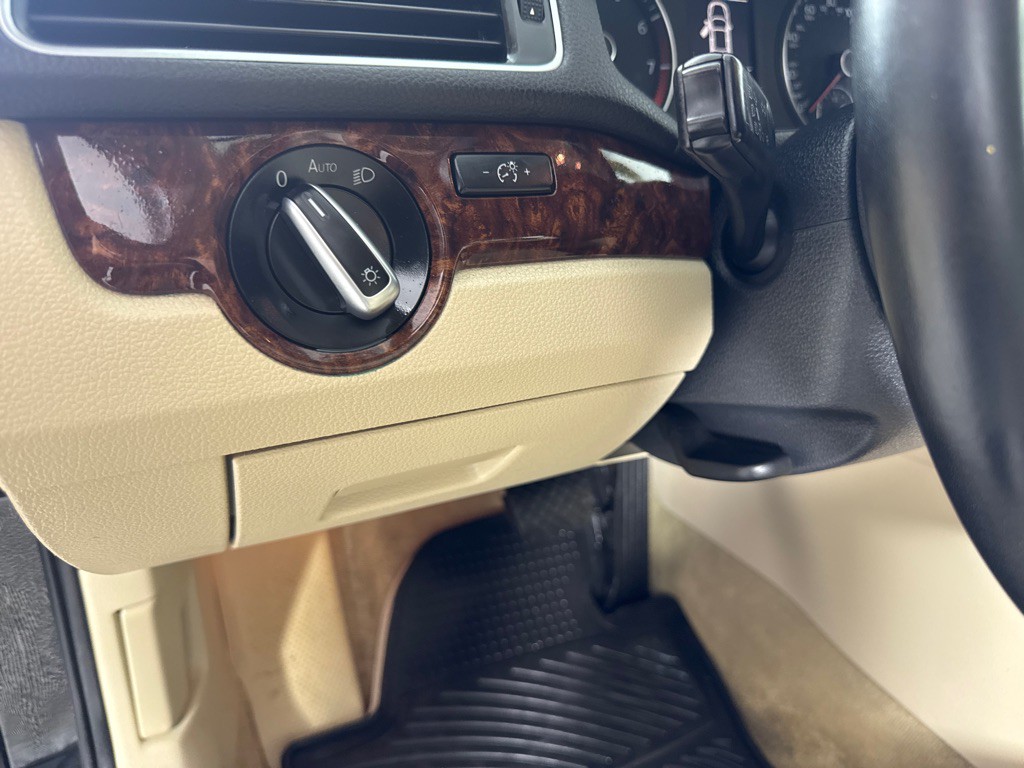 2013 Volkswagen Passat Image 13