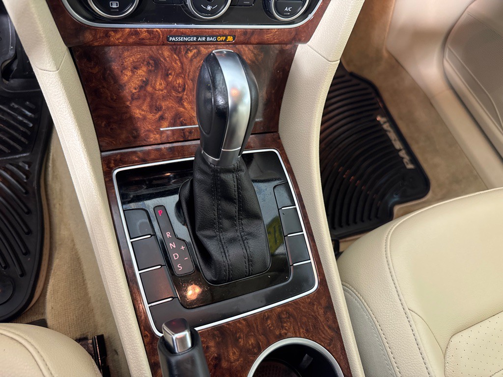 2013 Volkswagen Passat Image 17