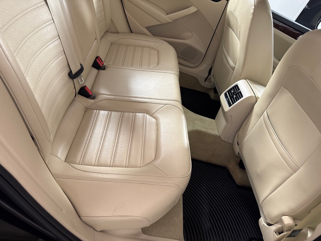 2013 Volkswagen Passat Image 20