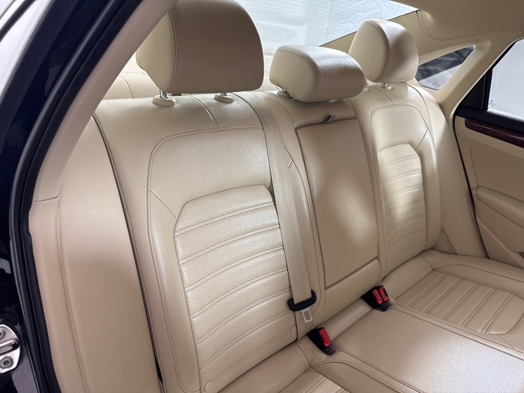 2013 Volkswagen Passat Image 21