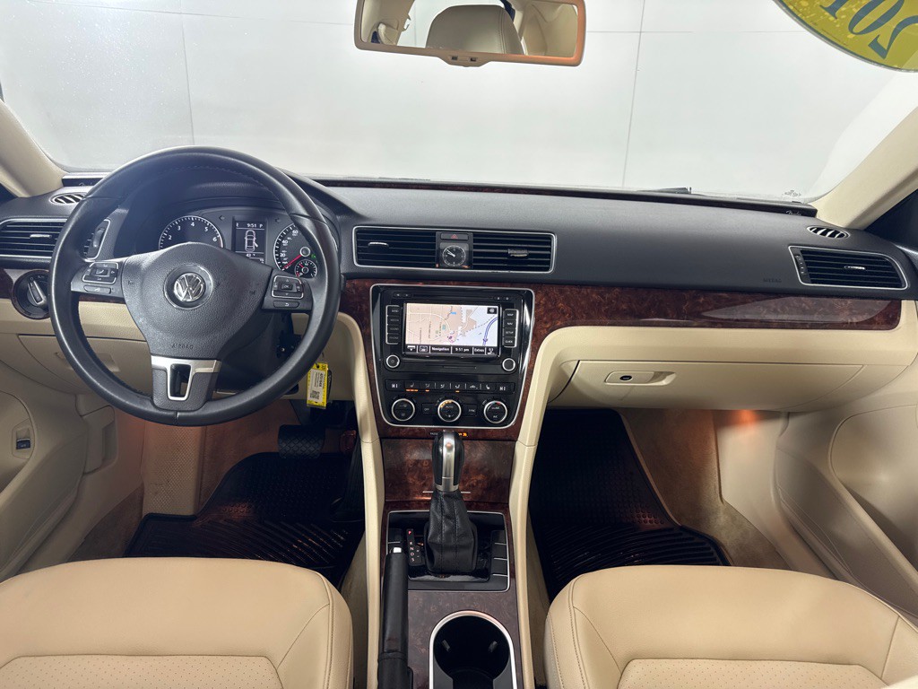 2013 Volkswagen Passat Image 22