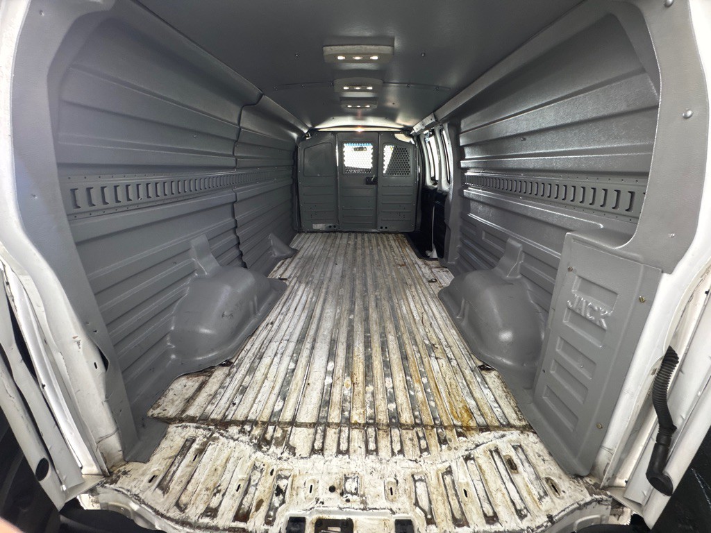 2019 Chevrolet Express Image 18