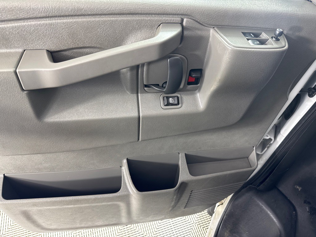 2018 Chevrolet Express Image 10