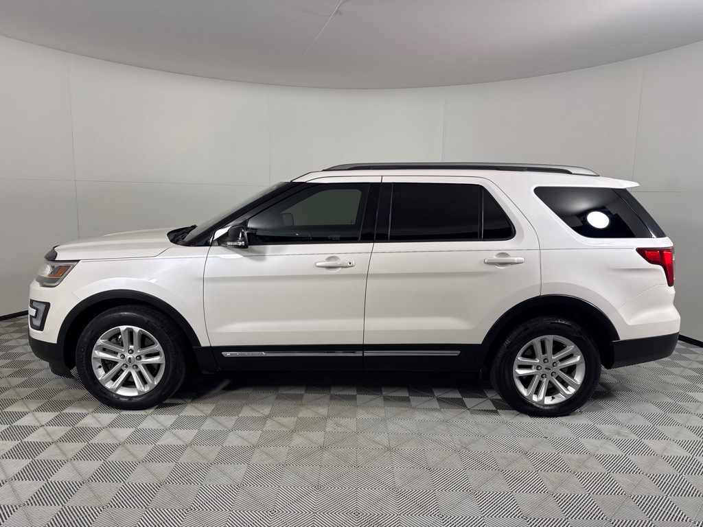 2017 Ford Explorer Image 8