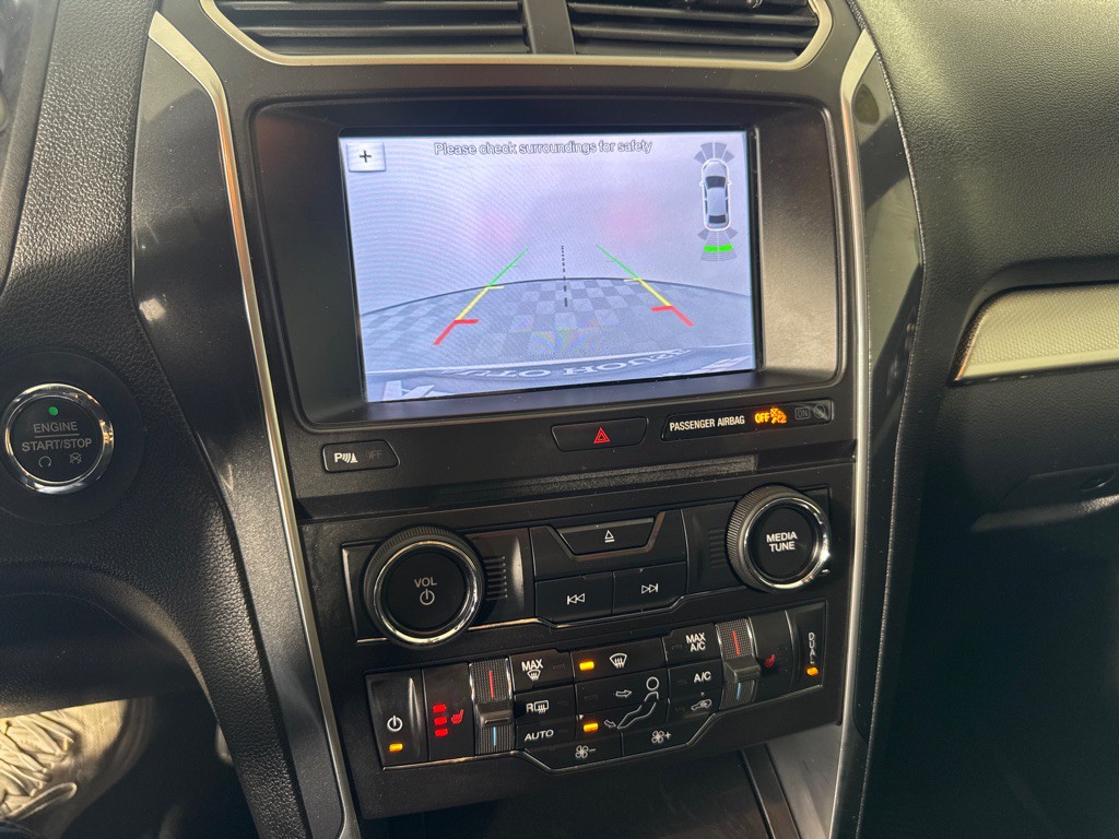 2017 Ford Explorer Image 18