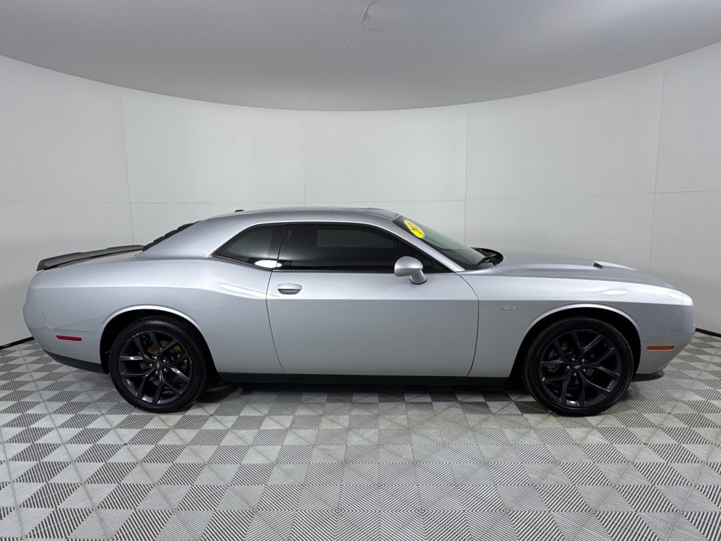 2021 Dodge Challenger Image 4