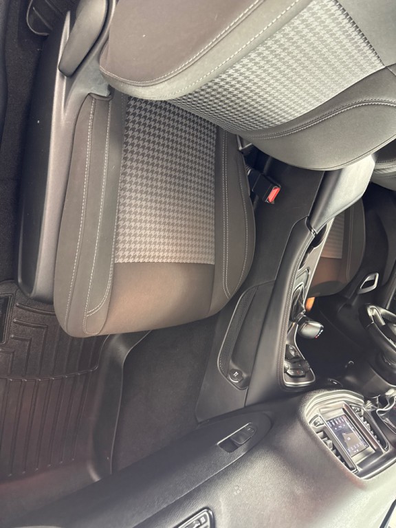 2021 Dodge Challenger Image 21