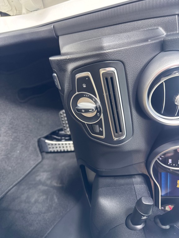 2019 Mercedes-Benz C-Class Image 13