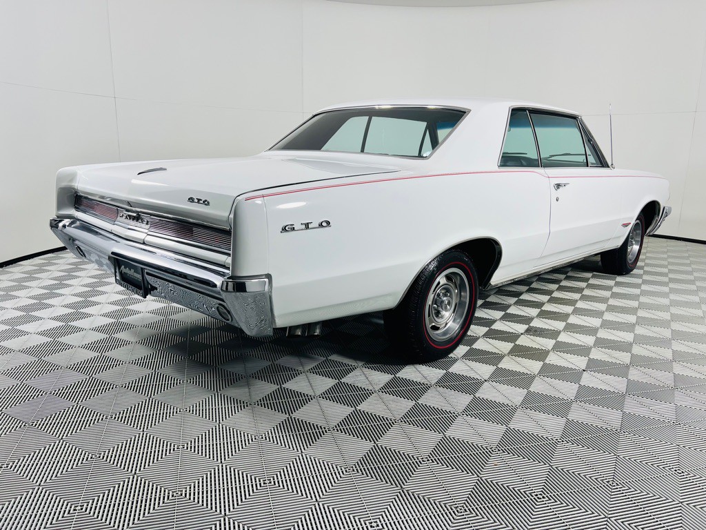 1964 Pontiac GTO Image 8